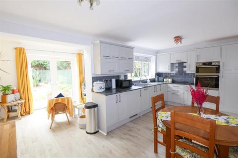 11 Craythorns Crescent, Dishforth, Thirsk, YO7 3LY