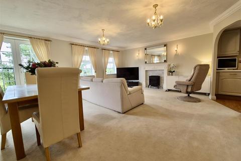 2 bedroom apartment for sale, Sunningdale Court, Lytham St Annes