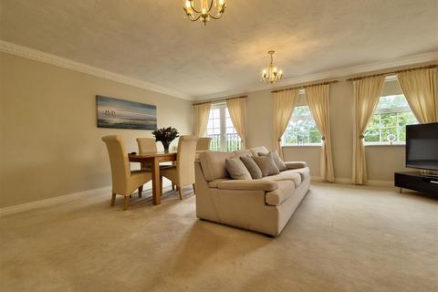 2 bedroom apartment for sale, Sunningdale Court, Lytham St Annes