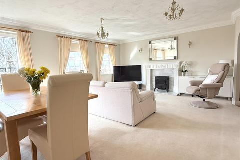 2 bedroom apartment for sale, Sunningdale Court, Lytham St Annes
