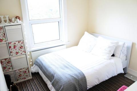 2 bedroom flat to rent, N8