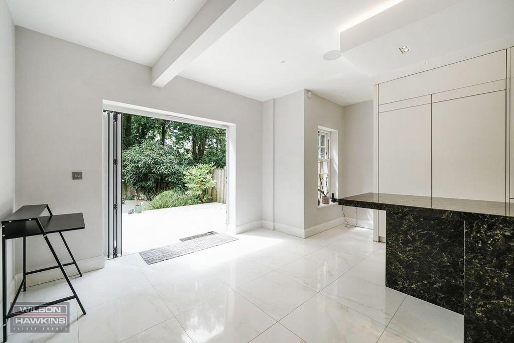 2 Oakley Grange, Mount Park Road - 2zcu UNqil Qt Fr XE