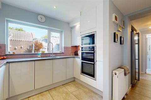 9 Augusta Close, Portland, DT5 1DF