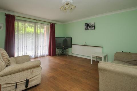 2 bedroom apartment for sale, Broomwood Gardens, Pilgrims Hatch, Brentwood