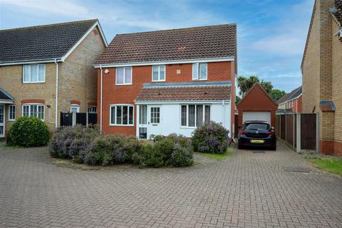 3 bedroom detached house for sale, Seafields Drive, Hopton, Great Yarmouth