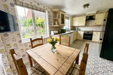 4 bedroom house for sale, Seafields Drive, Hopton, NR31