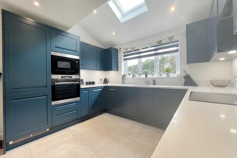 43 Fallow Road, Helston, TR13 8WH