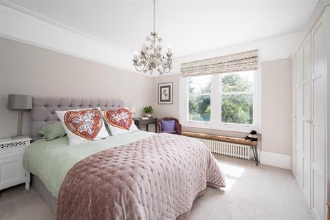 2 bedroom flat for sale, Clarendon Drive, London