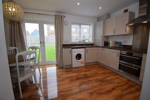 3 bedroom end of terrace house for sale, Lake Shore Road, Marsden, South Shields