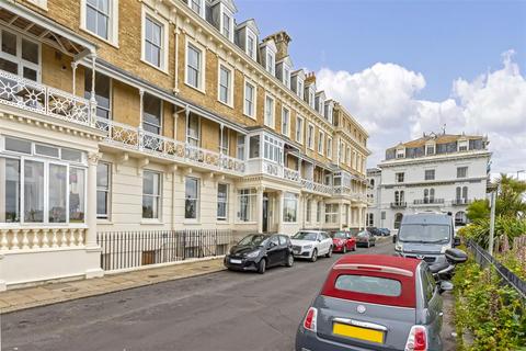 2 bedroom house to rent, Heene Terrace, Worthing