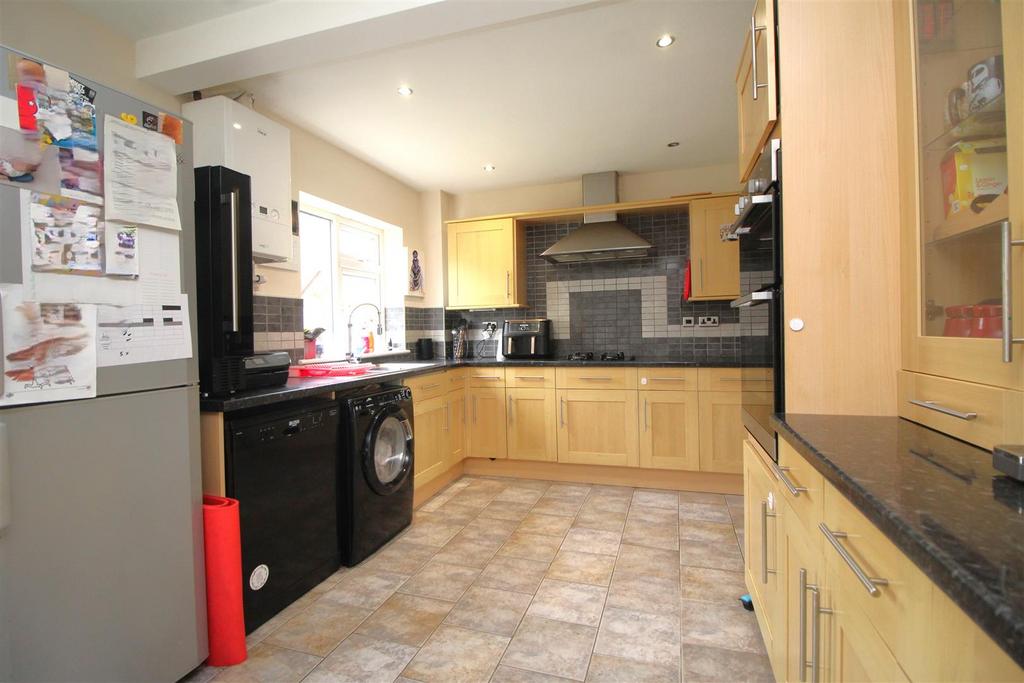 Kitchen 2.JPG