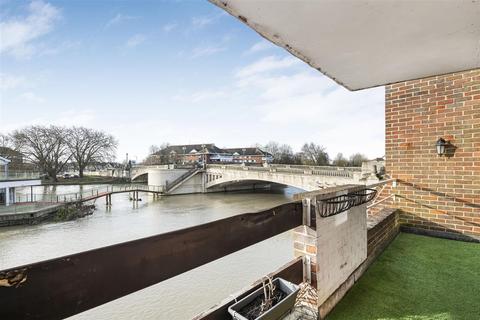 2 bedroom apartment for sale, Riverside Court, Caversham, Reading