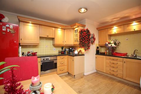 2 bedroom flat to rent, Priestgate, Peterborough, Cambridgeshire