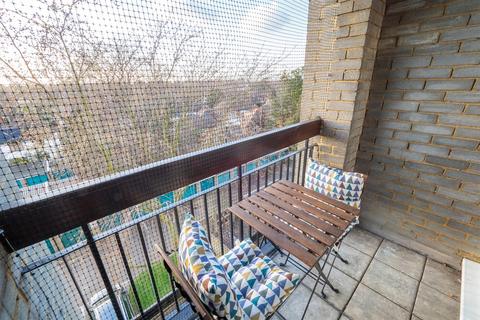 19, Alford Court Bonchurch Close, Sutton, SM2 6AY
