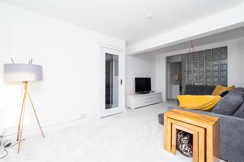 19, Alford Court Bonchurch Close, Sutton, SM2 6AY