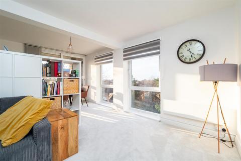 19, Alford Court Bonchurch Close, Sutton, SM2 6AY