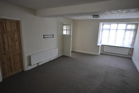 3 bedroom end of terrace house to rent, Ballards Road, Dagenham