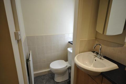 3 bedroom end of terrace house to rent, Ballards Road, Dagenham