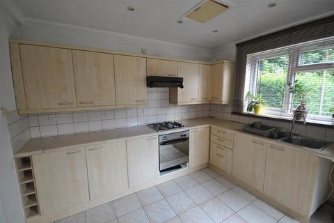3 bedroom end of terrace house to rent, Ballards Road, Dagenham