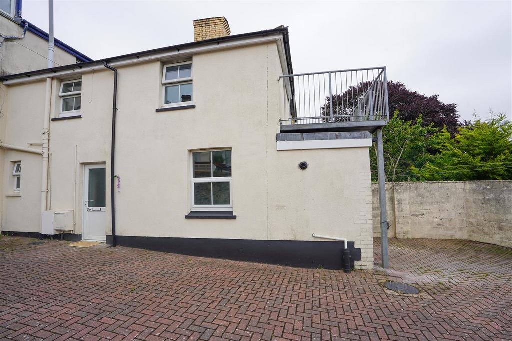 Meddon Street, Bideford 2 bed property to rent £750 pcm (£173 pw)