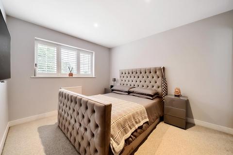 45 Deepcut Bridge Road, Deepcut, Camberley, GU16 6QT