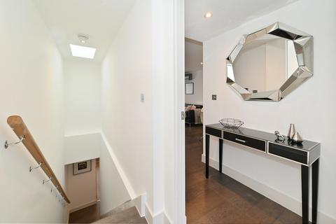 2 bedroom flat to rent, Buckingham Palace Road, Westminster, SW1W