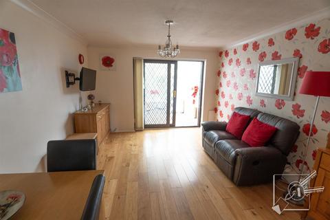 6 Thistledown, Gravesend, DA12 5ET