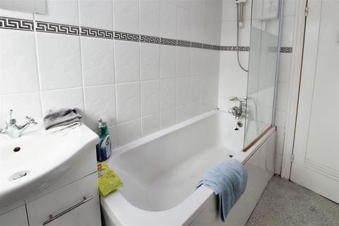 167 Carr Bottom Road, Bradford, BD5 9AH