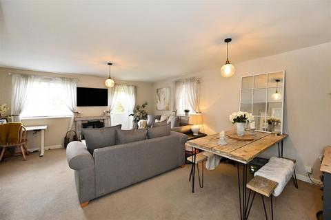 3 bedroom end of terrace house for sale, Vespasian Close, Westhampnett