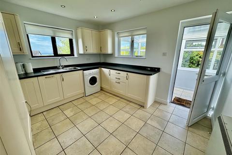 3 bedroom detached bungalow to rent, 6 Ystad Murpoeth, Mynytho, Pwllheli