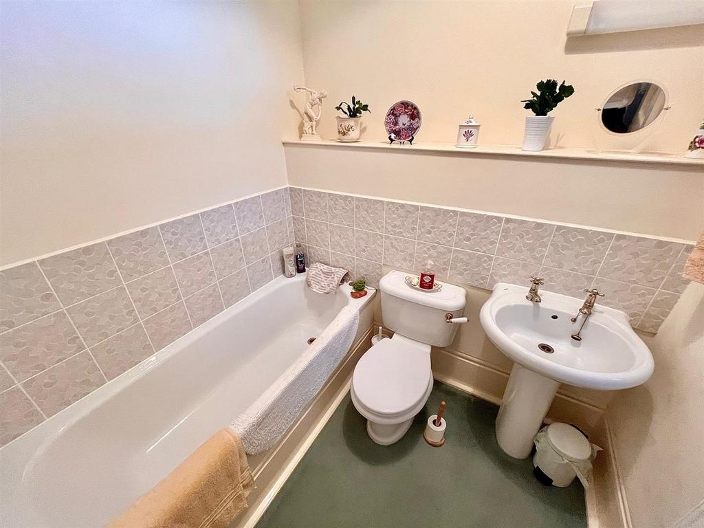 En-Suite Bathroom