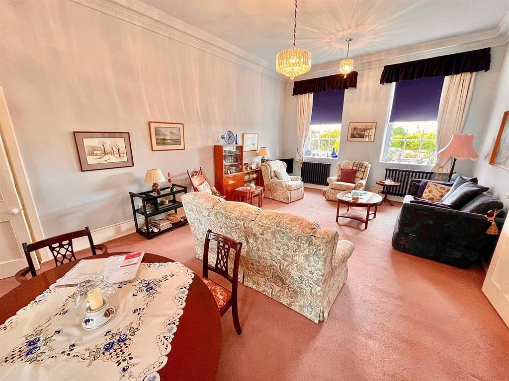 Lounge/Dining Room