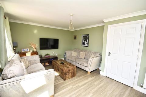 4 bedroom semi-detached house for sale, Plover Road, Leighton Buzzard, LU7 4AW