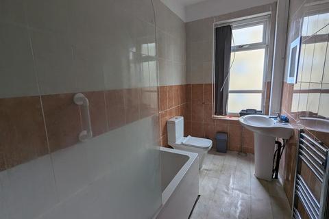 6 bedroom terraced house for sale, 19 Lord Street, Halifax, HX1 5AE