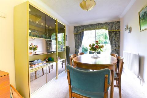 65 Mill Rise, Robertsbridge, TN32 5EG