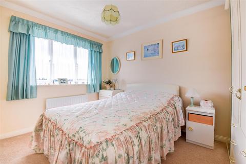 65 Mill Rise, Robertsbridge, TN32 5EG