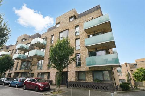 2 bedroom flat to rent, Hilltop Avenue, London