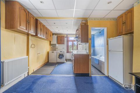 38 Archer Road, London, SE25 4JN