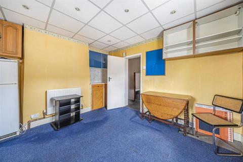 38 Archer Road, London, SE25 4JN