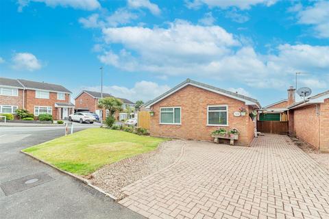 2 bedroom detached bungalow for sale, Columbia Drive, Worcester