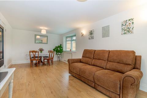 128 Columbia Drive, Lower Wick, Worcester, WR2 4XQ