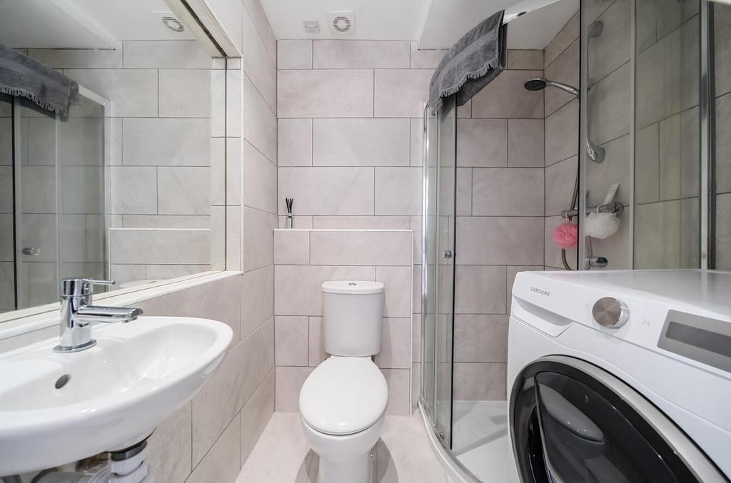 Davidson Frost-Wellings, DFW, Grover Road, Shower