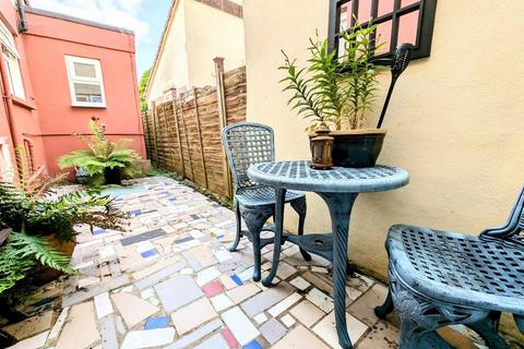 2 bedroom flat for sale, Overndale Road, Fishponds, Bristol