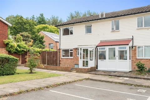 3 bedroom end of terrace house for sale, Chiswick Close, Croydon