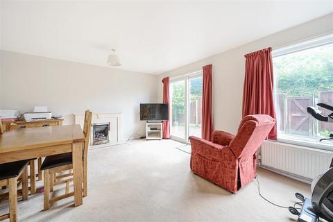 3 bedroom end of terrace house for sale, Chiswick Close, Croydon
