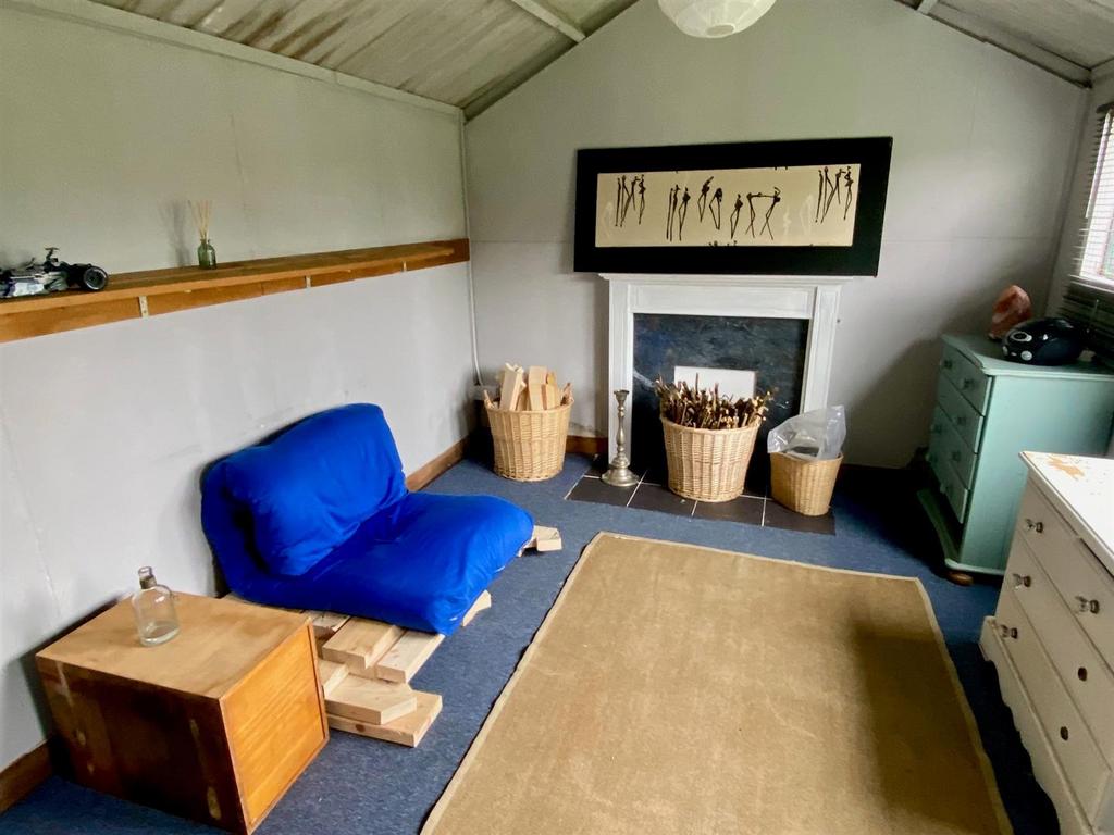 Summerhouse 1.jpg
