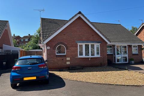 2 bedroom semi-detached bungalow for sale, Meadow Park Road, Stourbridge, DY8 4TU