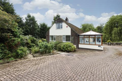 3 bedroom detached bungalow for sale, Alwen Avenue, Huddersfield