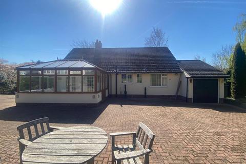 3 bedroom detached bungalow for sale, Alwen Avenue, Huddersfield