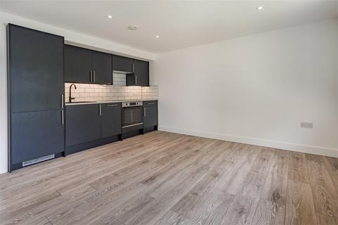 2 bedroom flat for sale, Western Avenue, Epping